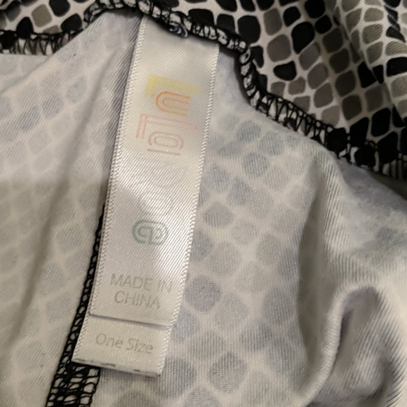 Lularoe Snakeskin Leggings Black White OS EUC HTF - Picture 4 of 4